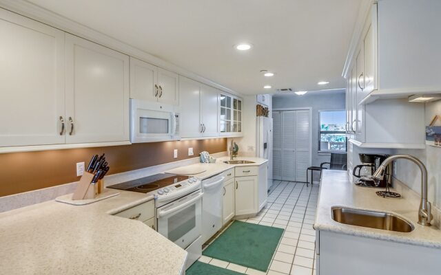 Inlet Reef 213 2 Bedroom Condo by RedAwning