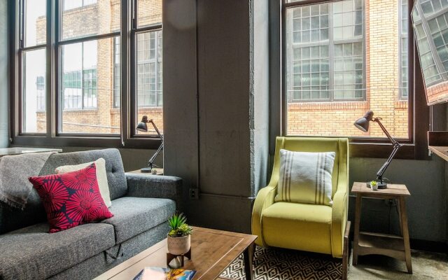 Strip District Apts with Wifi by Frontdesk