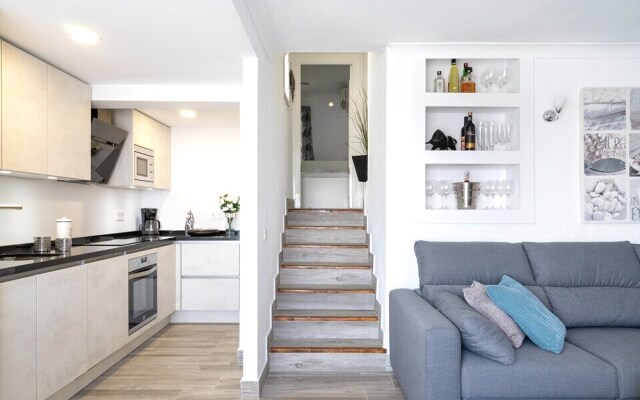 Stunning 2BR Apartment near the Beach Ref 54