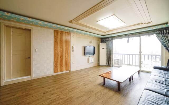 Ganghwa Badatgashimteo Pension