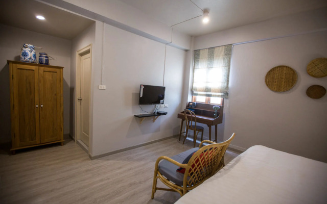 Vera Nidhra - Self check-in after 6pm