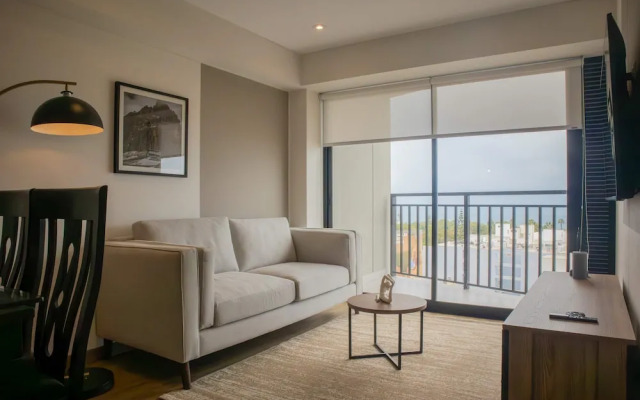 w Beautiful 3BR w Balcony in San Isidro