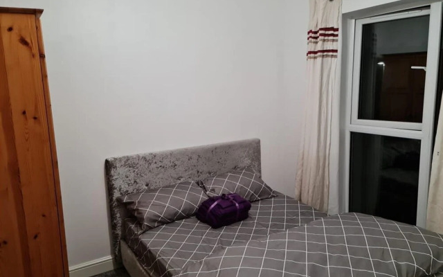 Impeccable 4-bed House Near Manchester City Centre