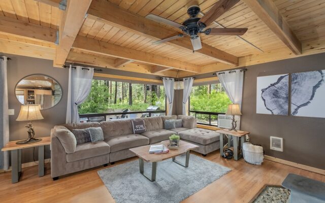 Thyme Out 2 Bedroom Home by NW Comfy Cabins by RedAwning