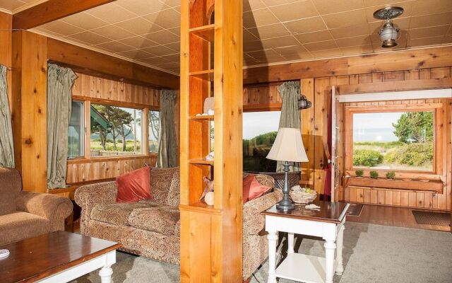 The Tides 4 Br home by RedAwning