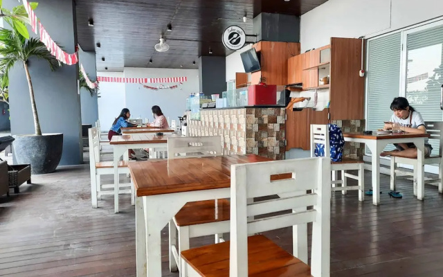 Nice And Cozy Studio At Tamansari Mahogany Karawang Apartment
