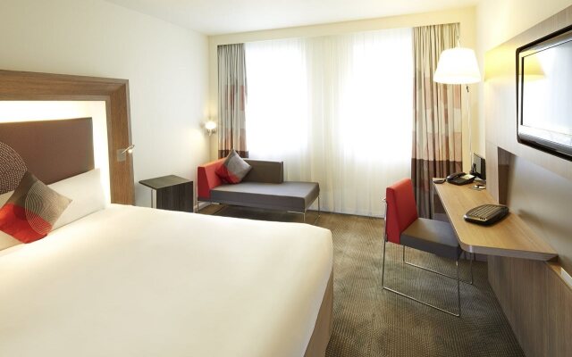 Novotel London West