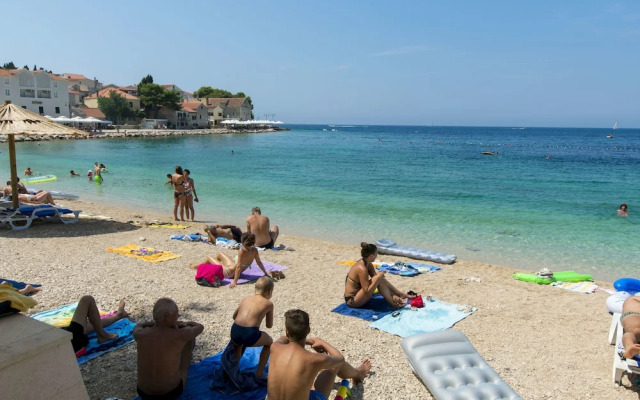 Apartments and Rooms Jakov