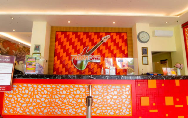 Front One Hotel Purwodadi