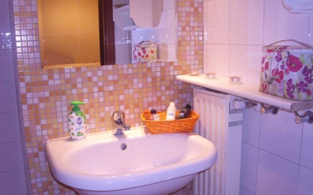 Bed in Art - Termini - Coliseum Apartments for Rent in Rome