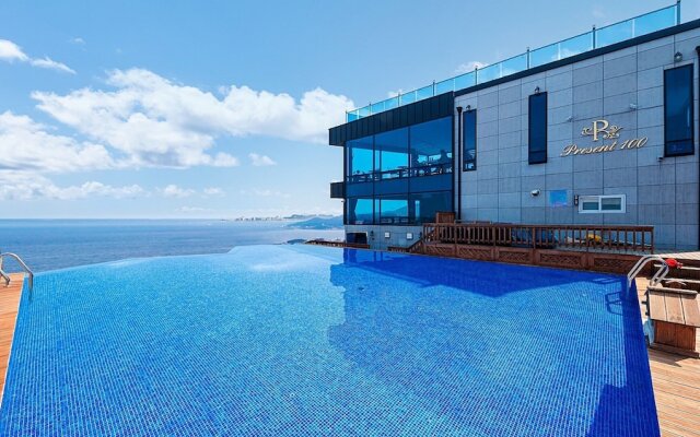 Present Pool Villa