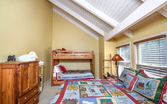 Bear Feet 3 Bedroom Townhome