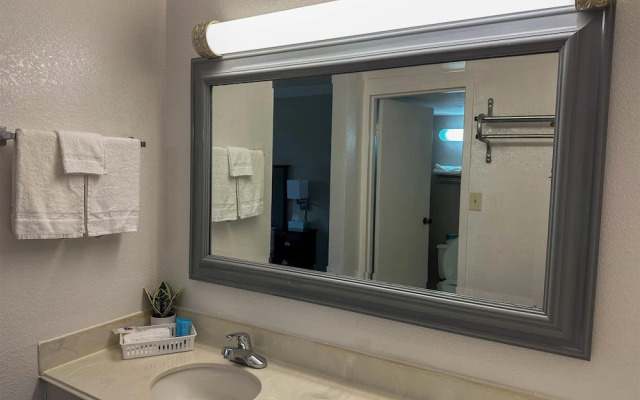 Quality Inn Rochester Airport
