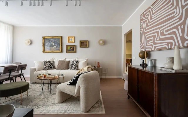 Views of all the Palaces 2BR Stunner