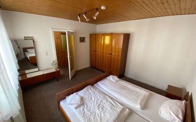 Entire House for Fitters and Craftsmen