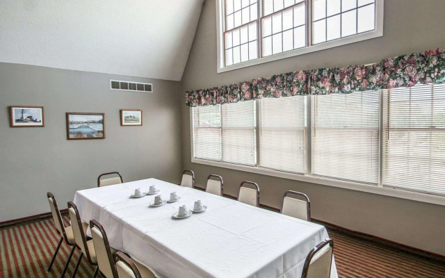 Rodeway Inn Lakeville