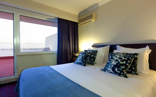 Carcavelos Beach Hotel