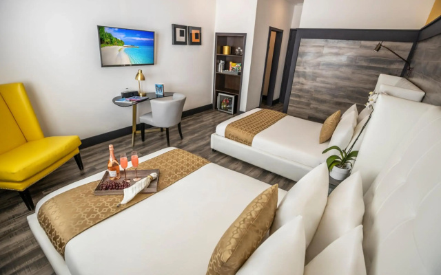 Catalina Hotel & Beach Club