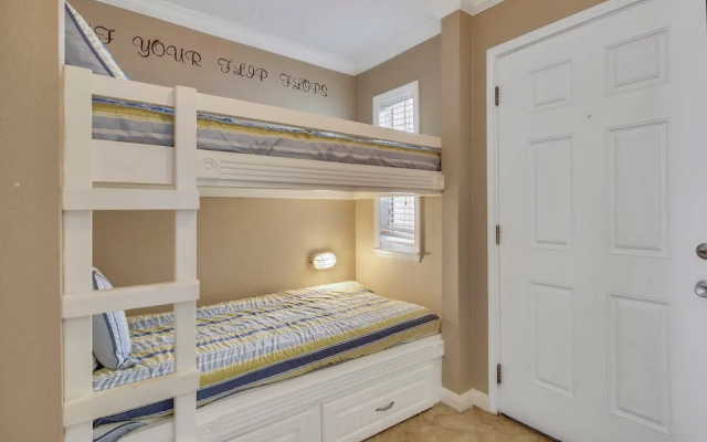 Seascape 1210 1 Bedroom Condo by RedAwning
