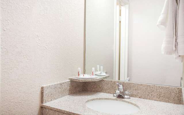 Baymont by Wyndham Madison Heights Detroit Area