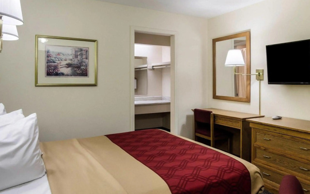 Econo Lodge University