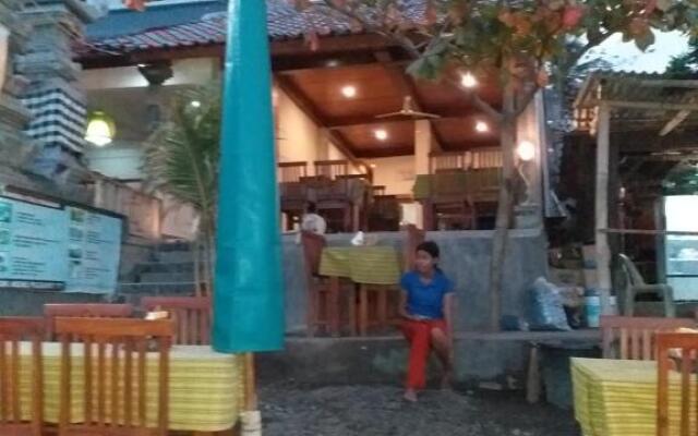Warung Win Beach & Homestay