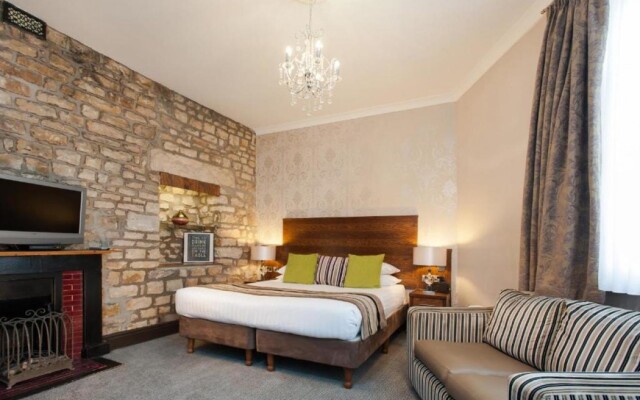 The Sun Hotel & Bar