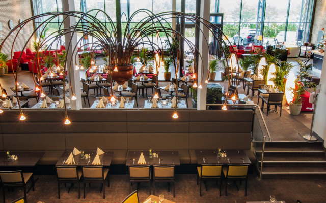 Park Inn by Radisson Oslo Airport Hotel West