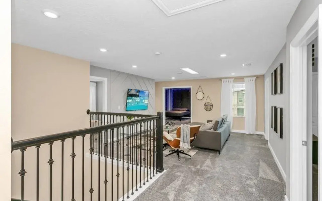 4552target 9 Bedroom Home