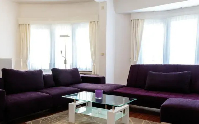 Square Charles Halldis Apartment