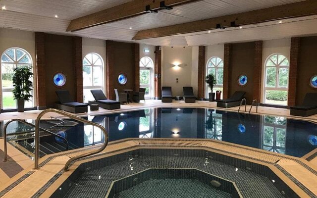 Surya Hogs Back Hotel and Spa
