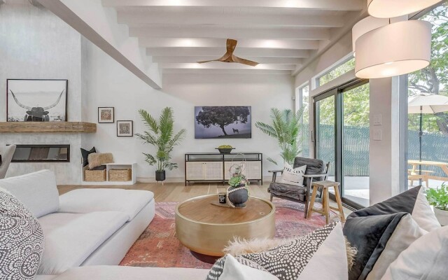 Waterfront Granbury Home w/ Electric Fireplace!