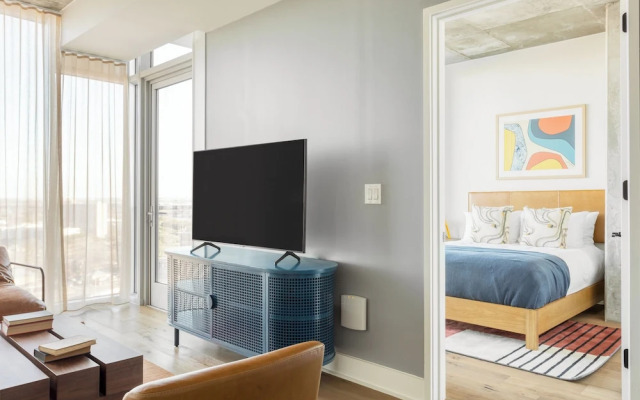 The Natiivo by AvantStay – Modern High-Rise with Rooftop Pool & Skyline Views