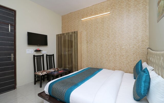 OYO Flagship 10223 Hotel Clouds 21