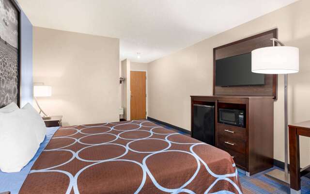 Super 8 by Wyndham Lenexa Overland Park/Mall Area