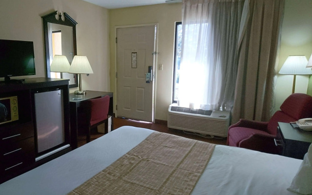 Travelodge by Wyndham Knoxville East