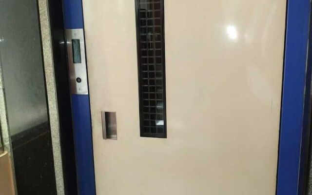 Iroomz Sri Balaji Residency