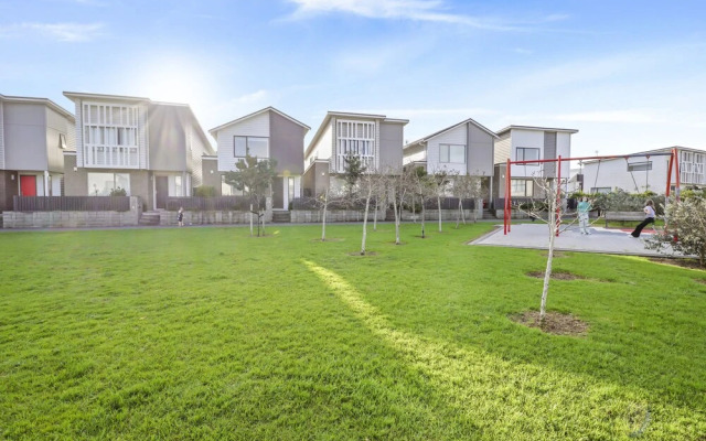 Modern 3BR Family House - Yard & Big TV