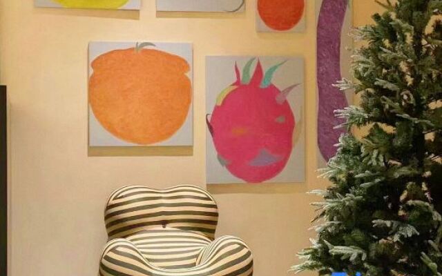 Too Hen not too late designer hotel