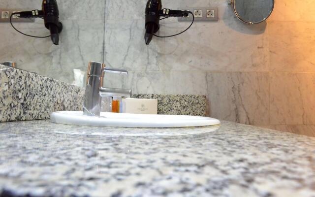 Atenea Rekord Suites