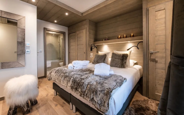 Yellowstone Lodge Chalet 2