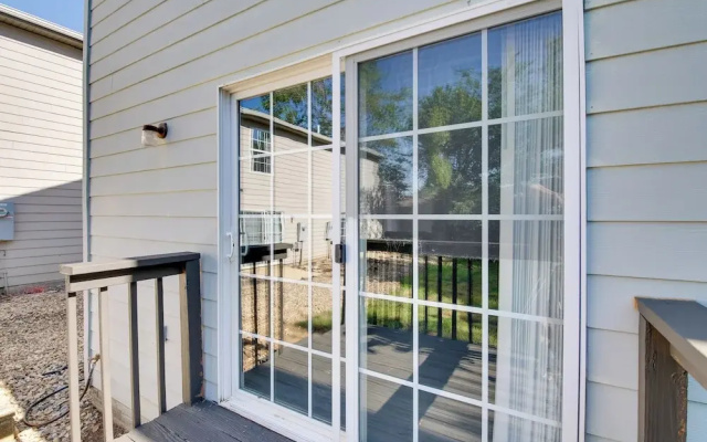 Cheerful Townhouse - Walk to Table Rock Lake!