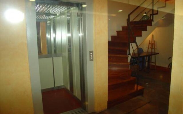 Hostal Adarnius