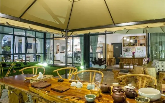 YiHai ZhuYuan Boutique Inn