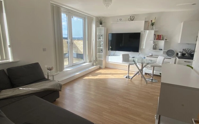 Captivating 1-bed Apartment in Barking
