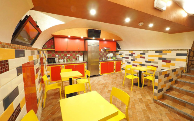 Alessandro Palace & Bar - Hostel