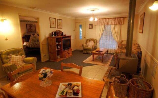 Honeysuckle Cottages Stanthorpe