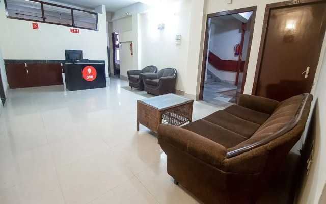 OYO 12216 Paramount Inn
