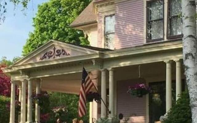 White Lace Inn