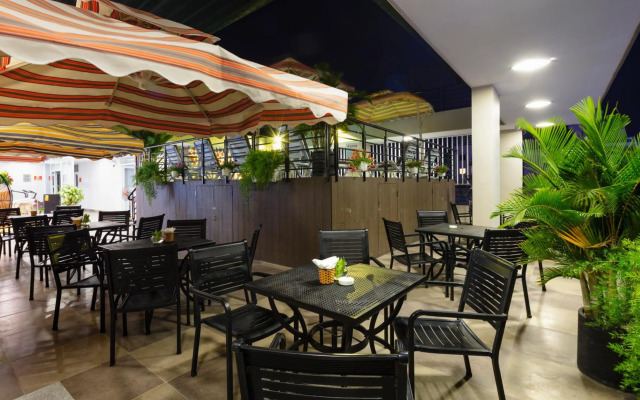 Maple Leaf Hotel & Apartment